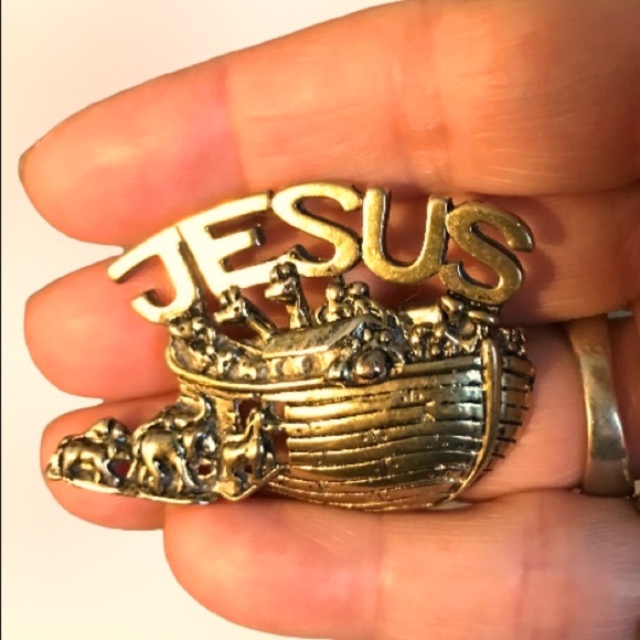 unknown Jewelry - Vintage JESUS and the Ark Pin in Gold